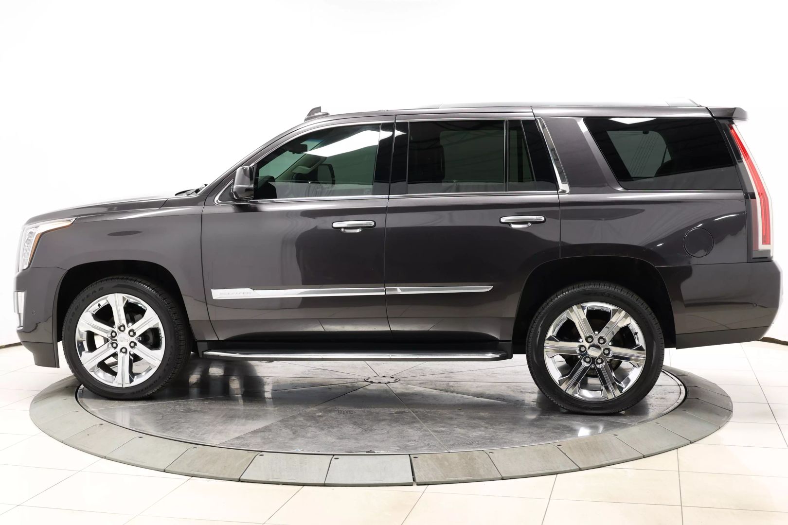2017 Cadillac Escalade - Image 6
