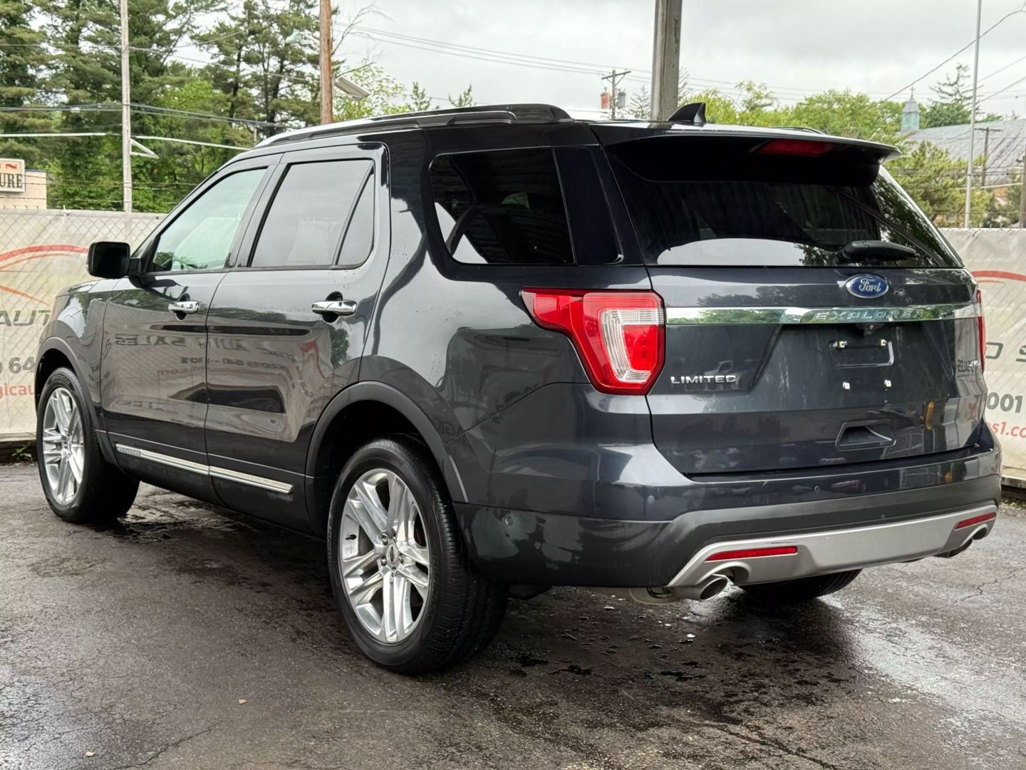 2017 Ford Explorer - Image 11