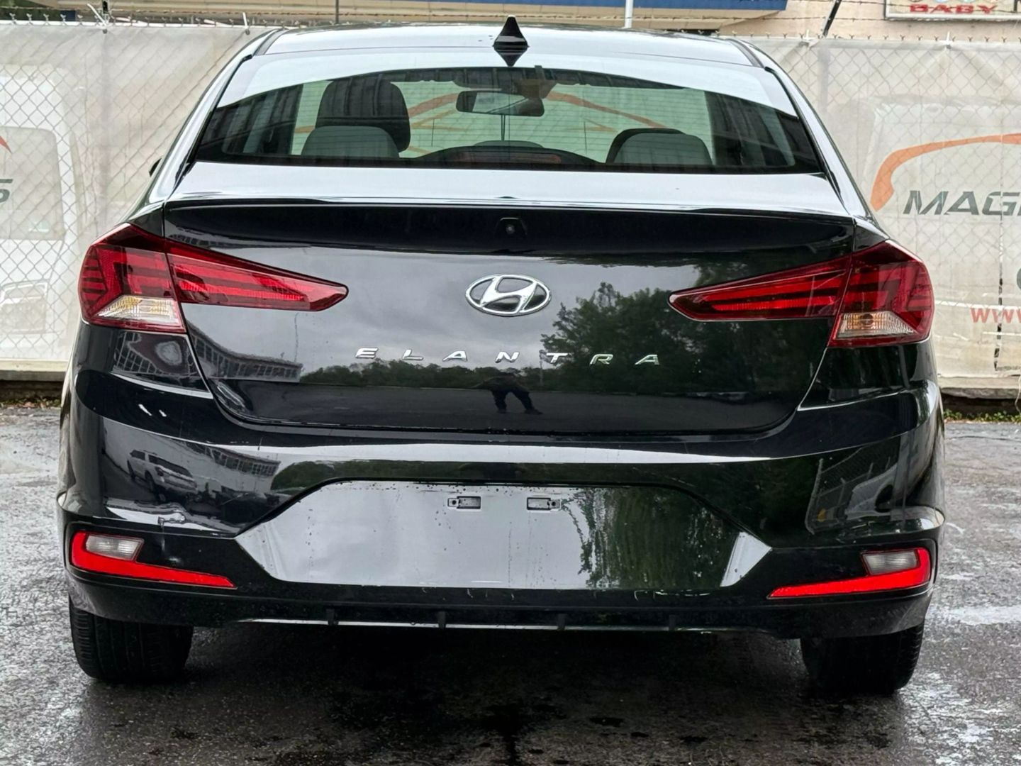2019 Hyundai Elantra - Image 10