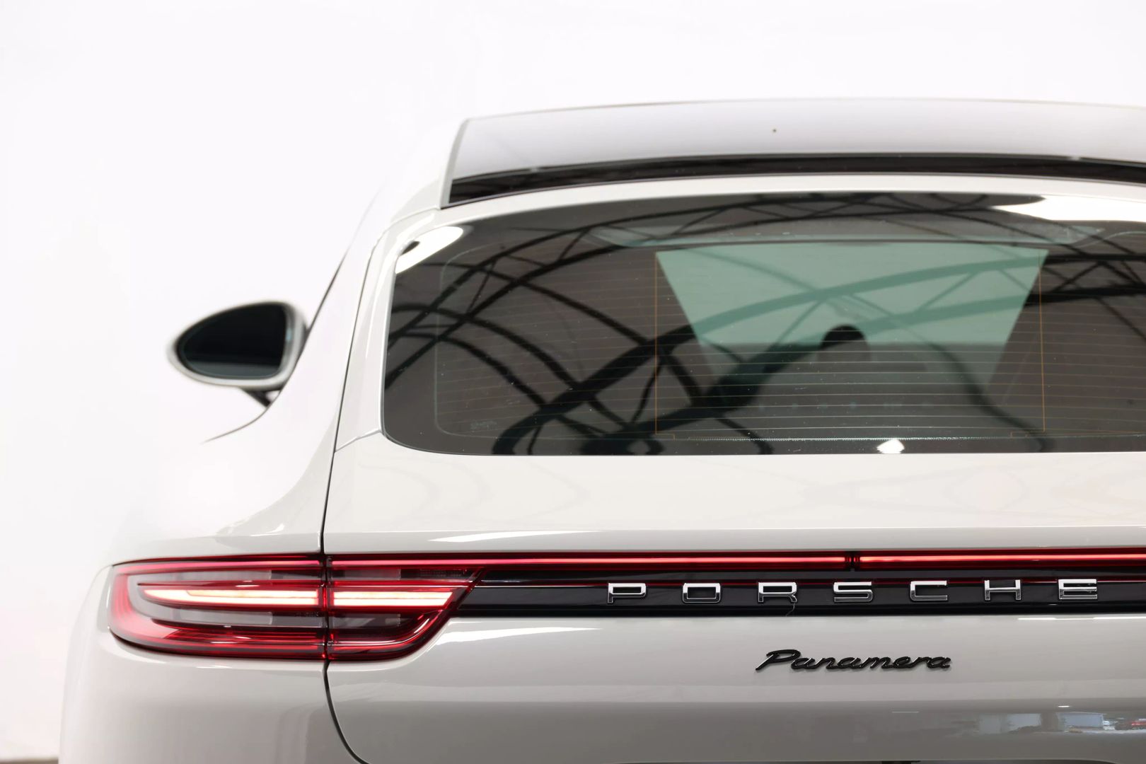 2018 Porsche Panamera - Image 59
