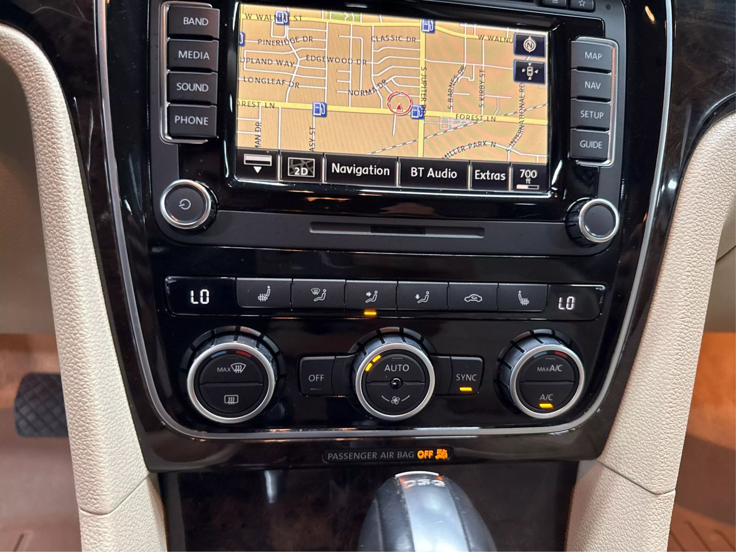 2015 Volkswagen Passat - Image 28