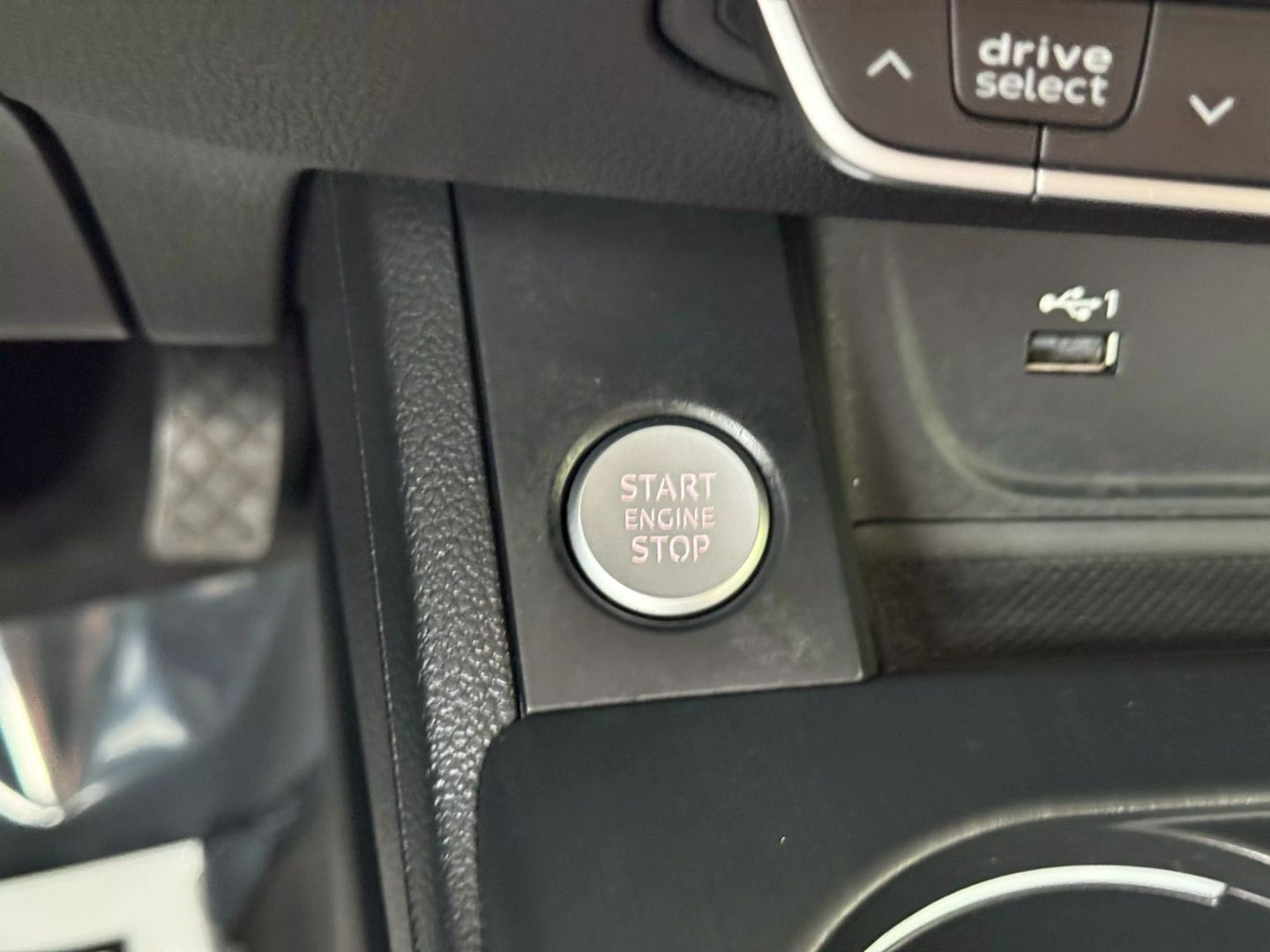 2018 Audi A4 - Image 31