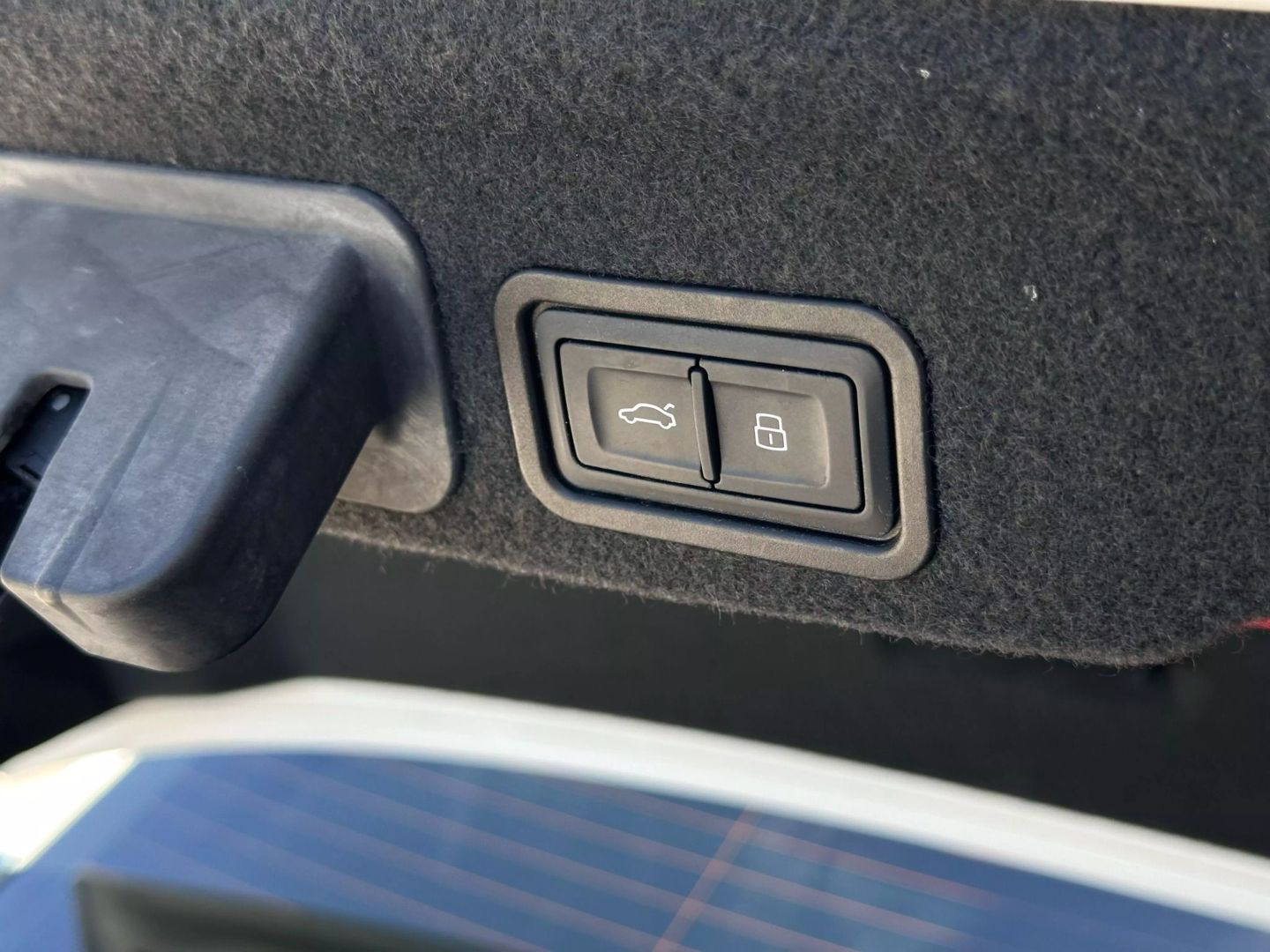 2016 Audi A8 - Image 19