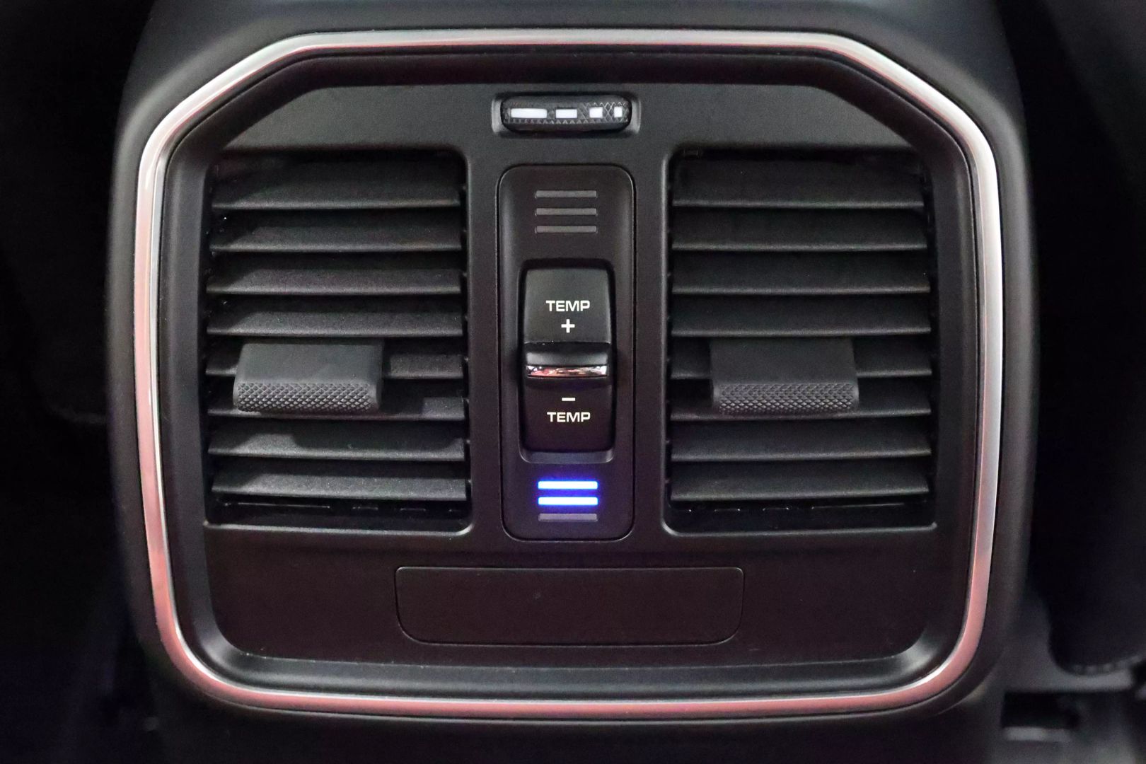 2021 Porsche Macan - Image 74