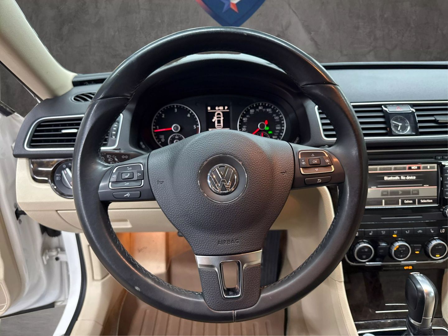 2015 Volkswagen Passat - Image 35