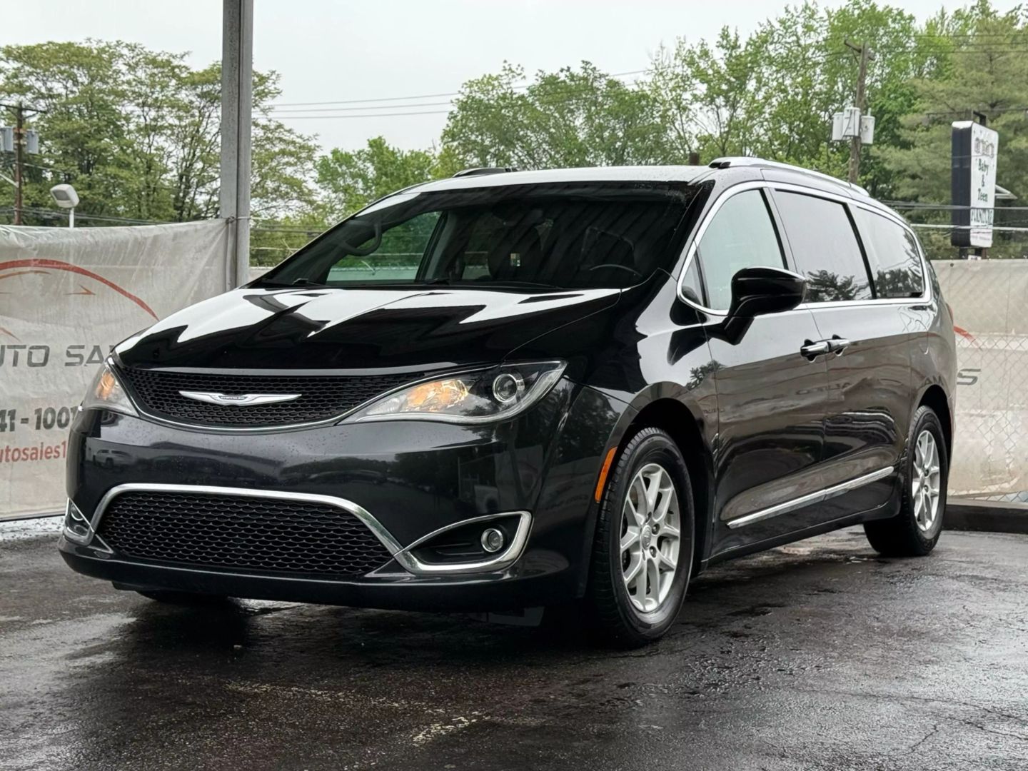 2020 Chrysler Pacifica - Image 3