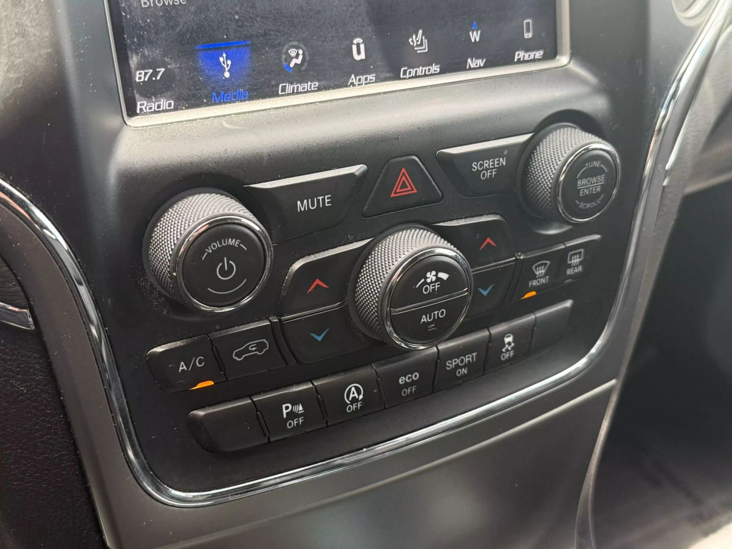 2018 Jeep Grand Cherokee - Image 49