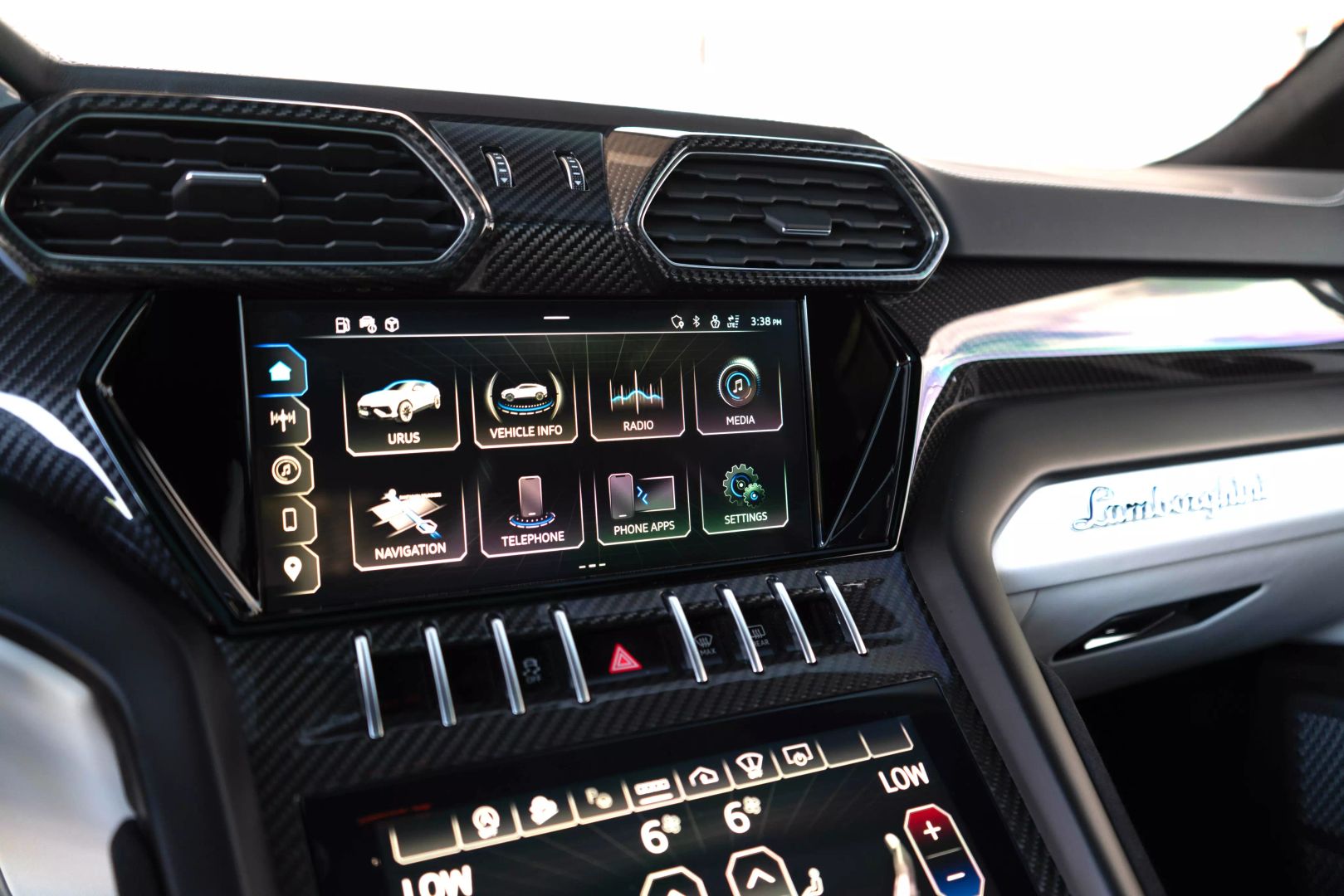 2024 Lamborghini Urus - Image 41