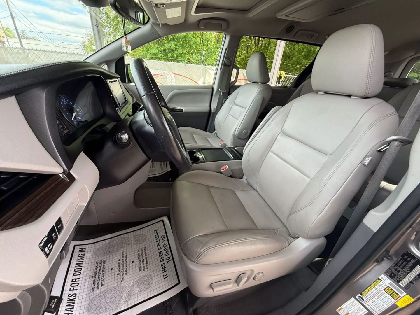 2020 Toyota Sienna - Image 16