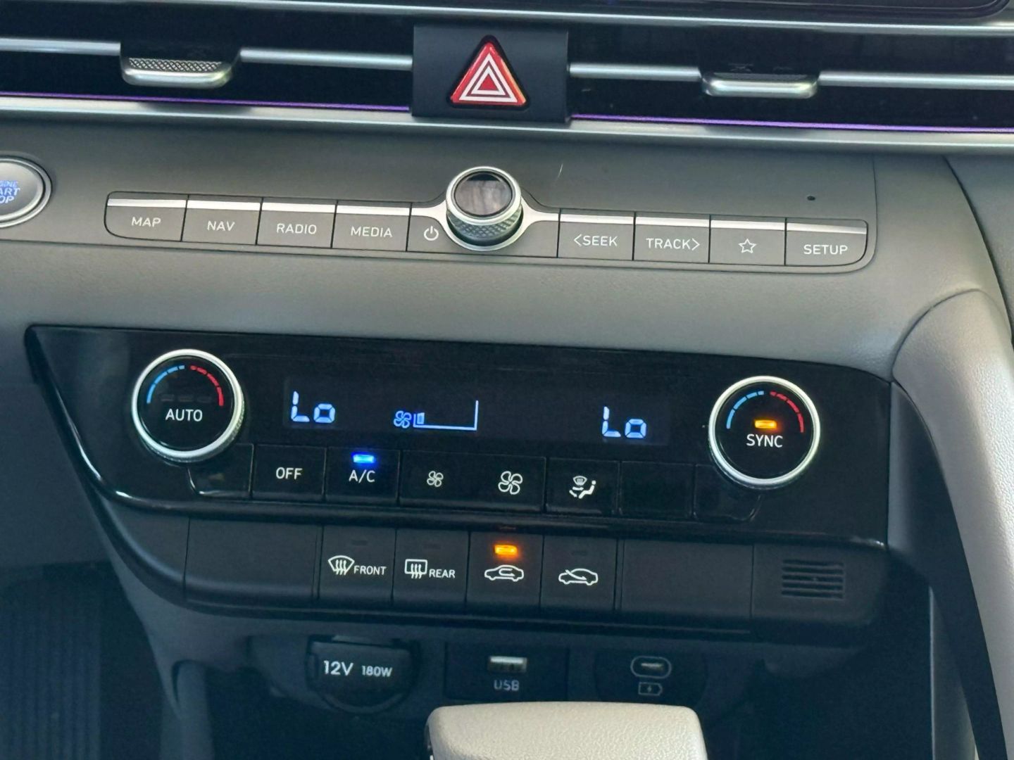 2024 Hyundai Elantra - Image 30