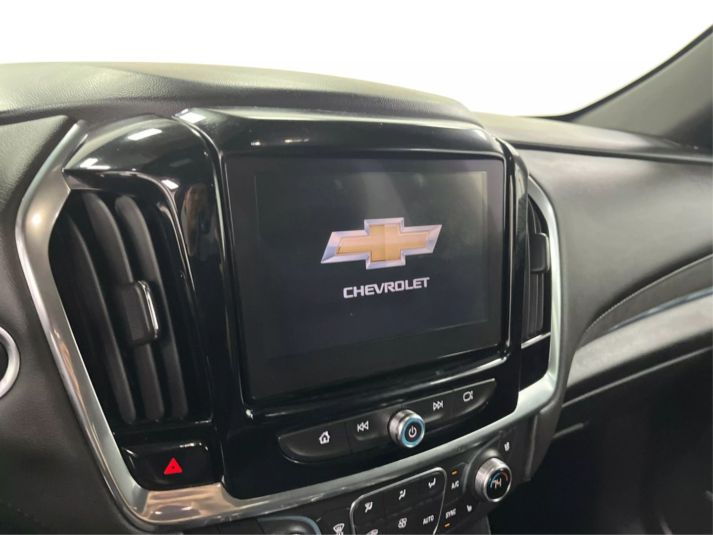 2023 Chevrolet Traverse - Image 14