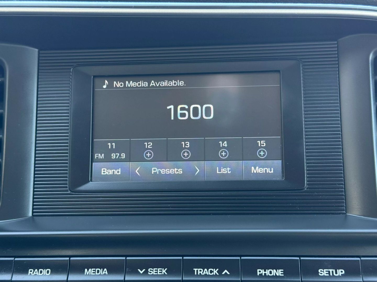 2020 Hyundai Elantra - Image 33