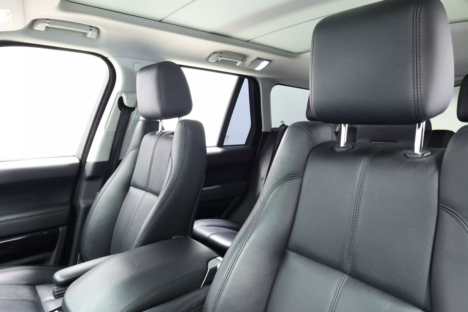 2016 Land Rover Range Rover - Image 24