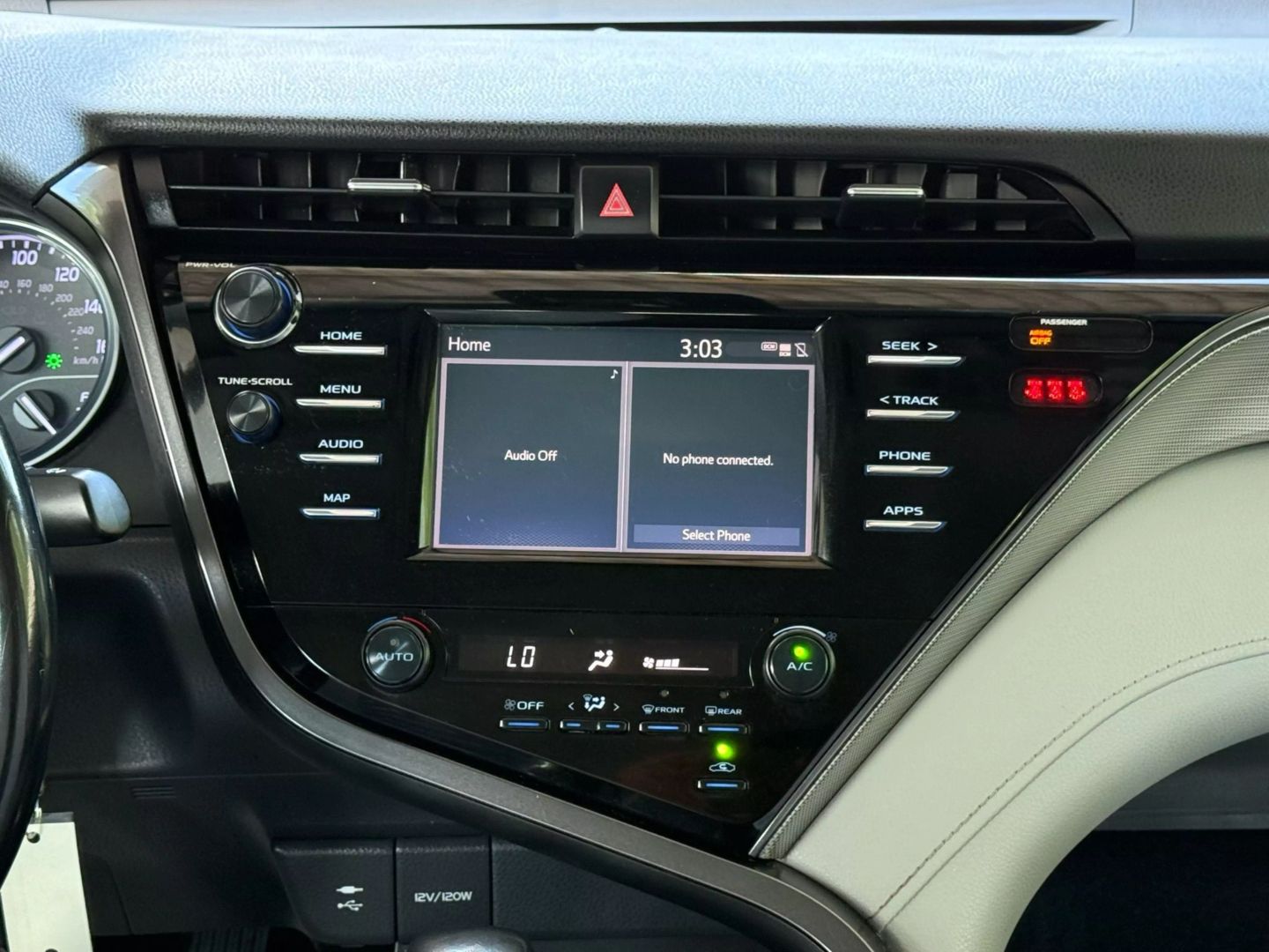 2019 Toyota Camry - Image 28