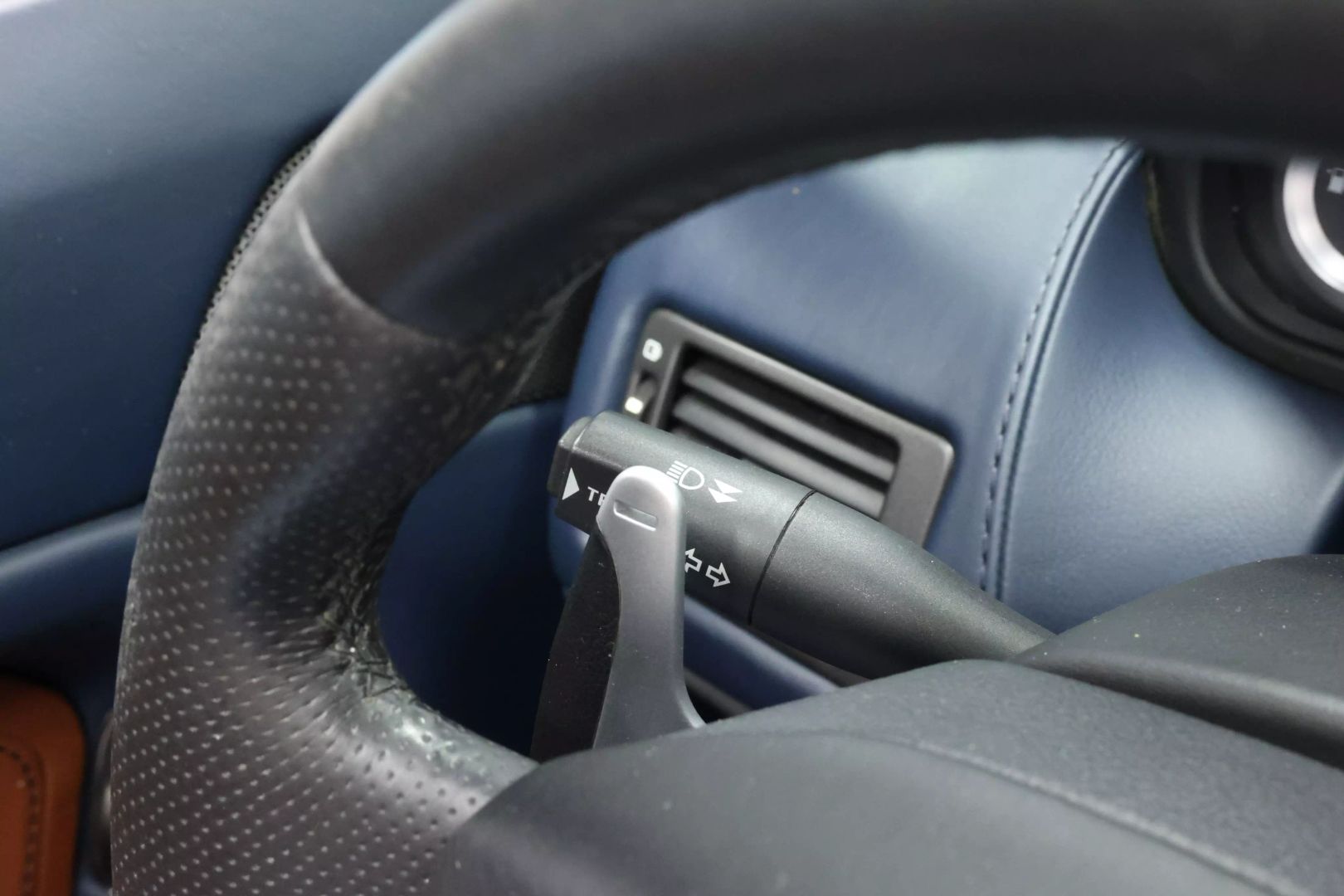 2014 Aston Martin Vantage - Image 20