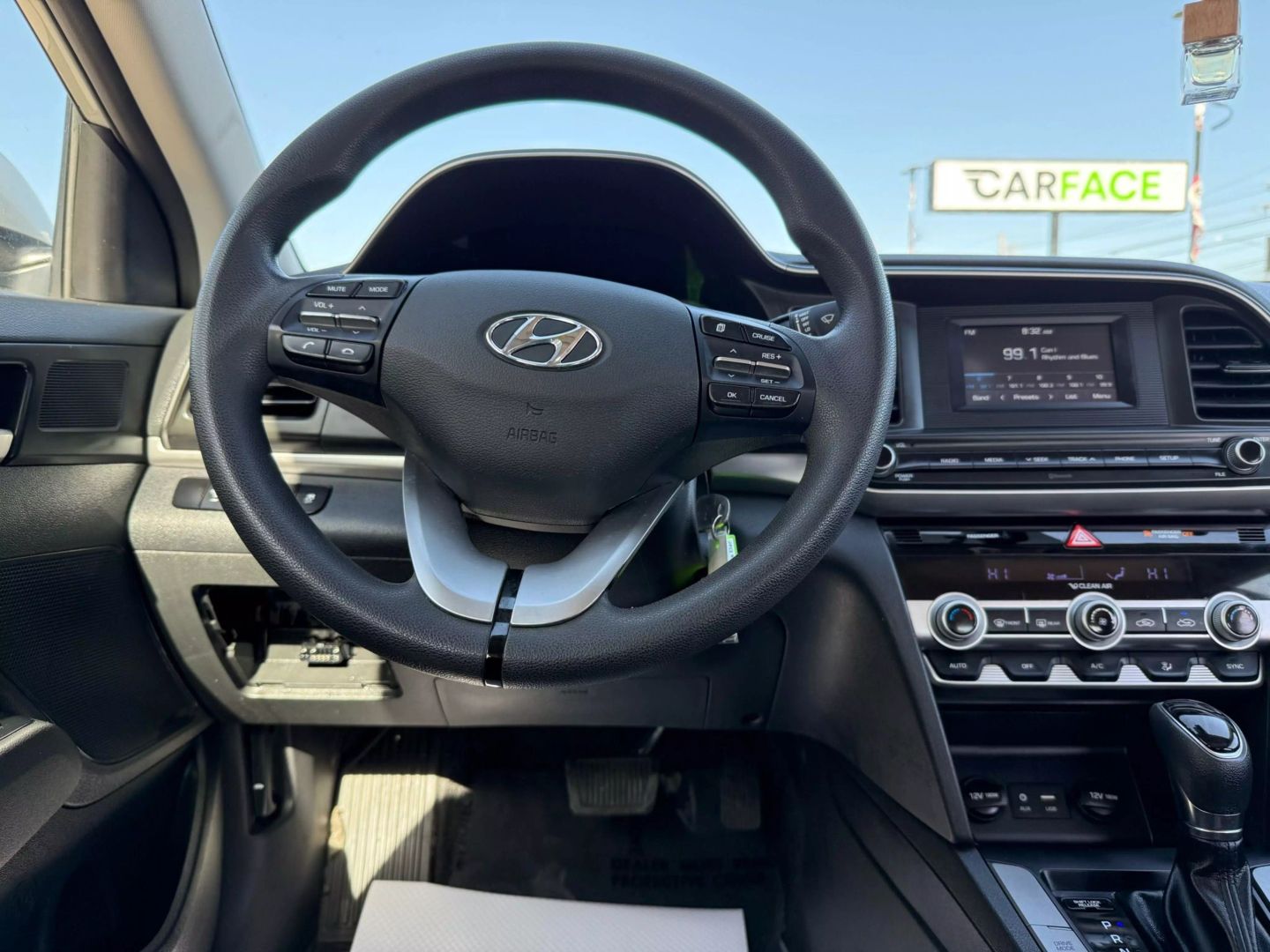 2020 Hyundai Elantra - Image 27