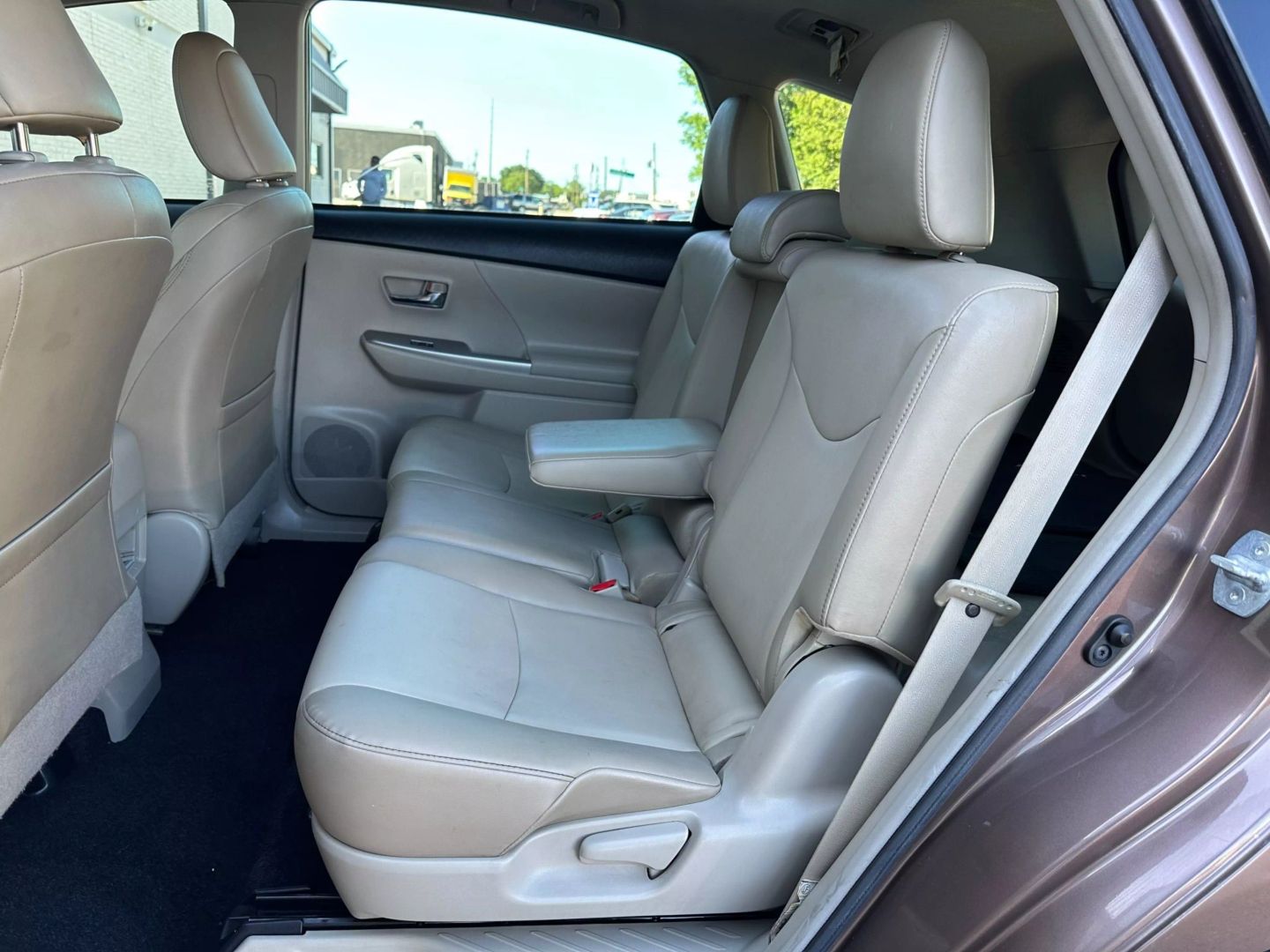 2015 Toyota Prius V - Image 17