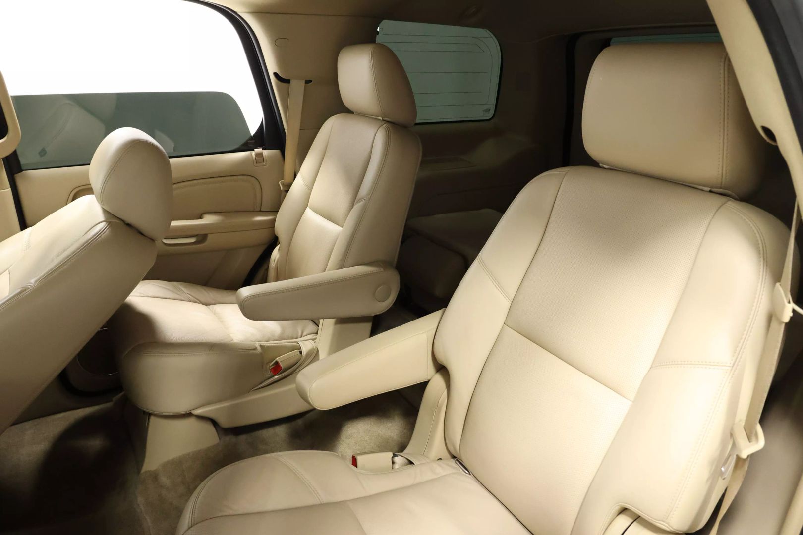 2012 Cadillac Escalade - Image 3
