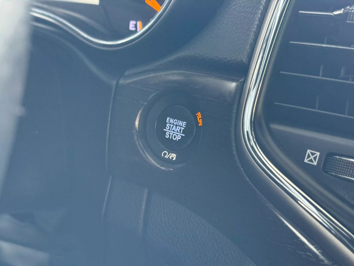 2018 Jeep Grand Cherokee - Image 31