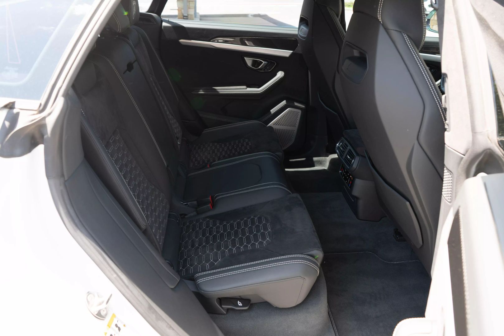 2019 Lamborghini Urus - Image 63