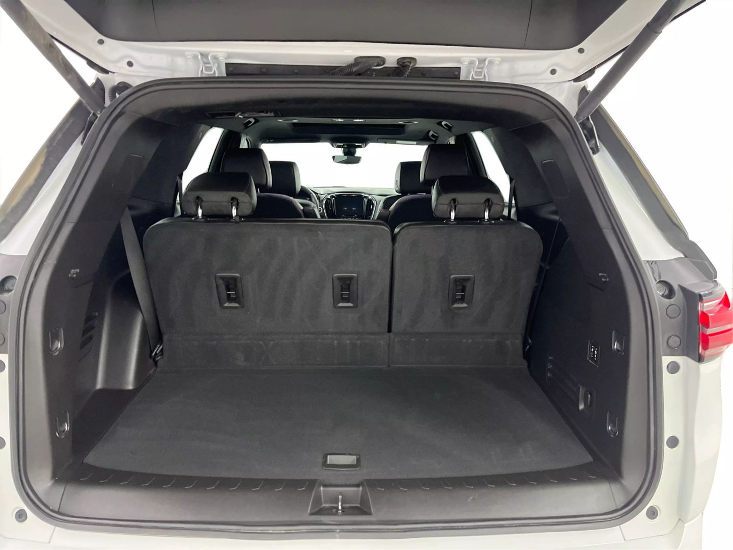 2023 Chevrolet Traverse - Image 11