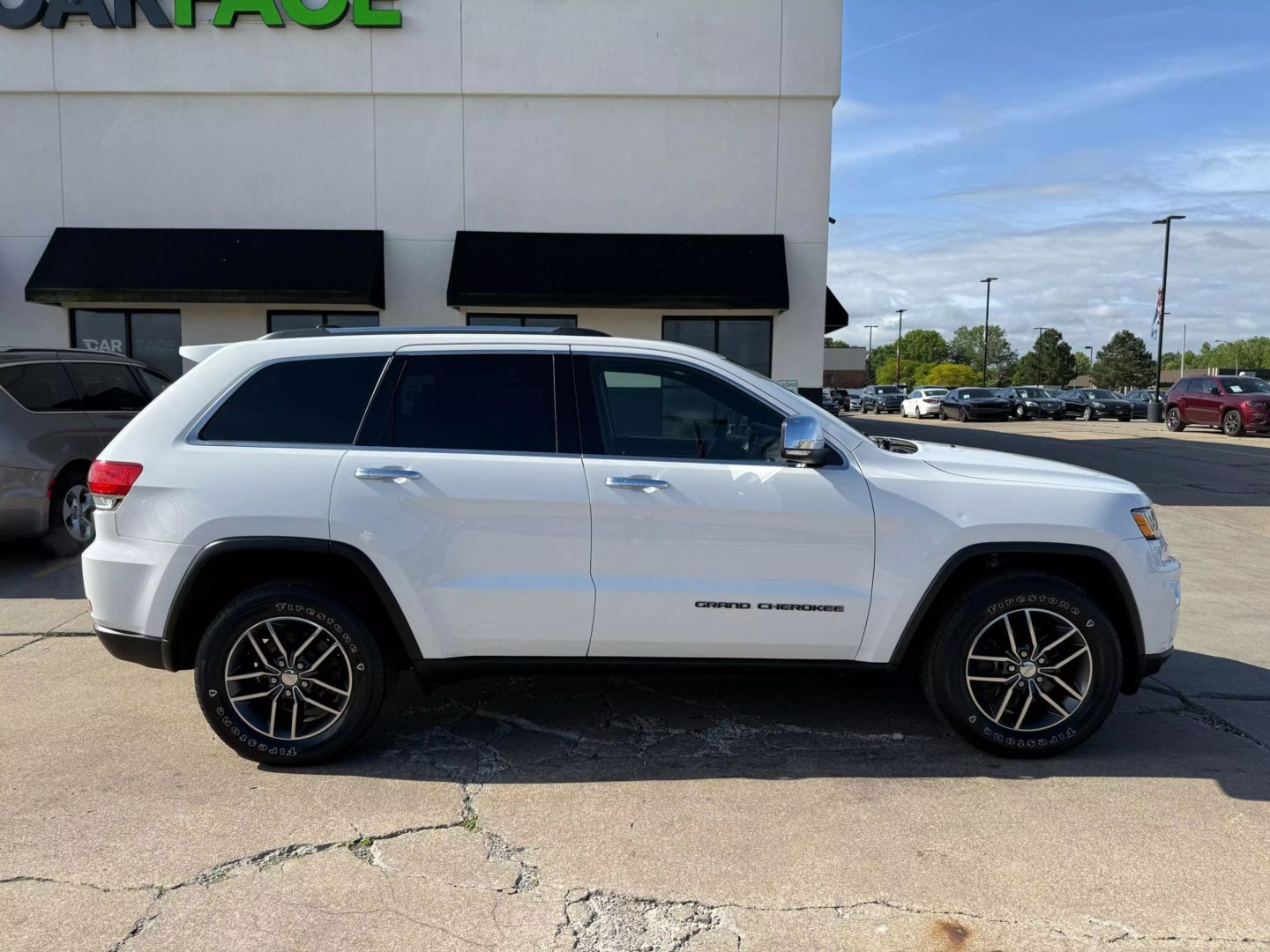 2017 Jeep Grand Cherokee - Image 17