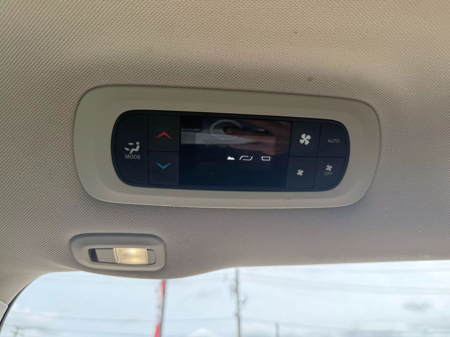 2020 Chrysler Pacifica - Image 29
