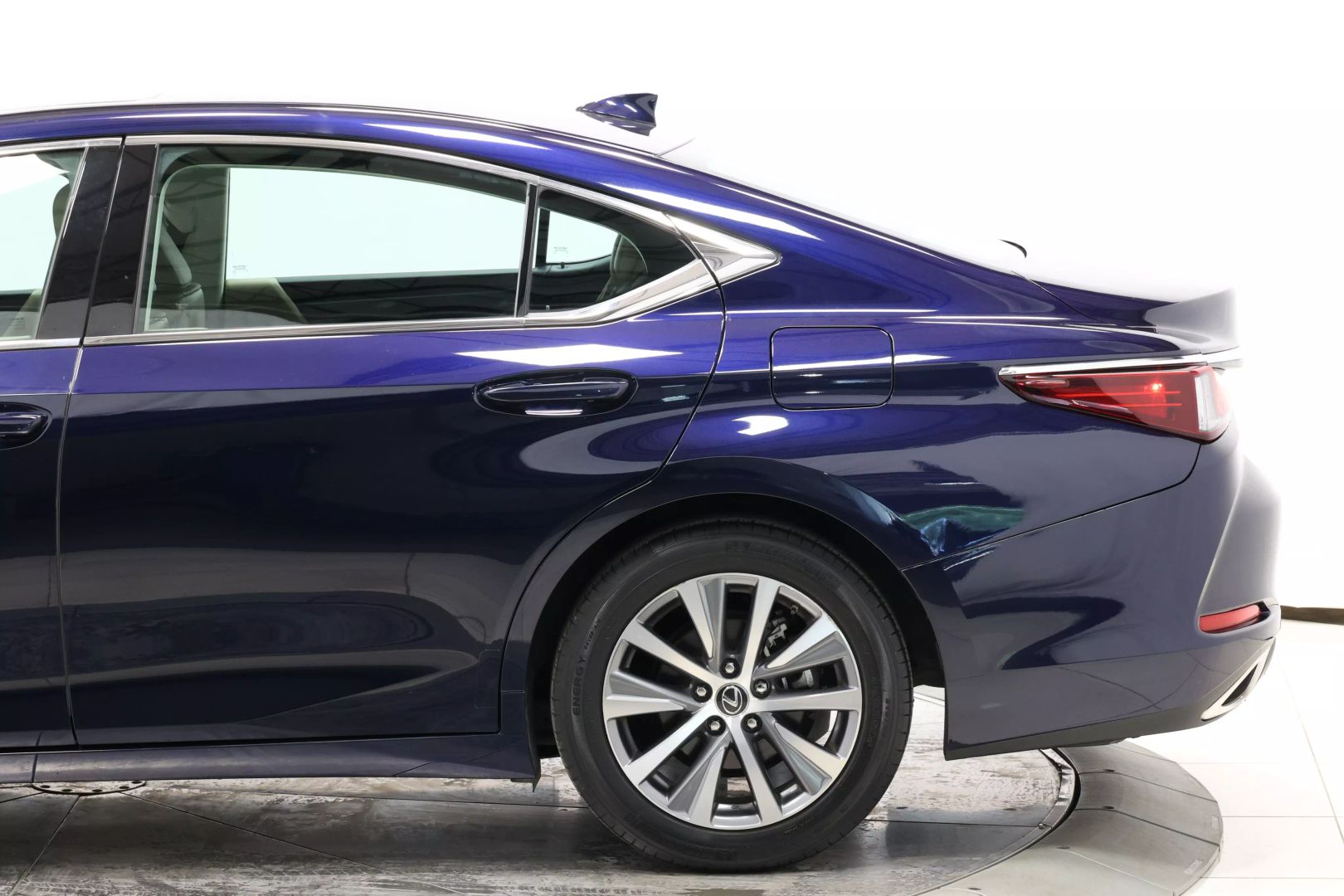 2020 Lexus Es - Image 8