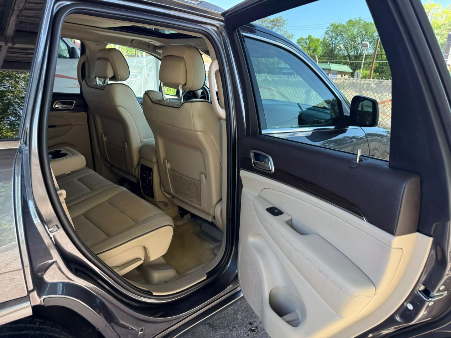 2018 Jeep Grand Cherokee - Image 21