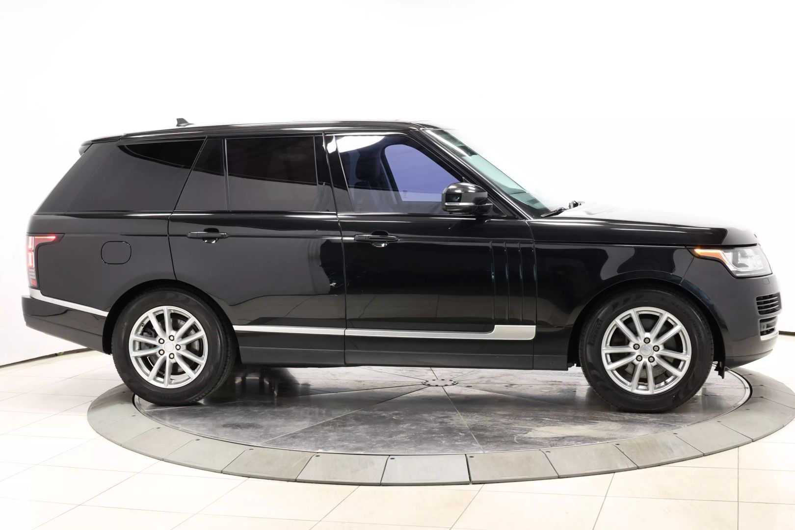 2016 Land Rover Range Rover - Image 73