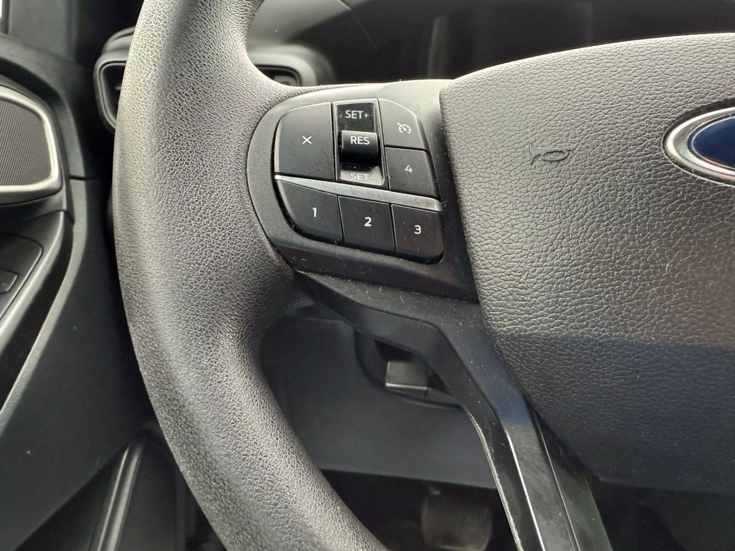 2021 Ford Explorer - Image 32