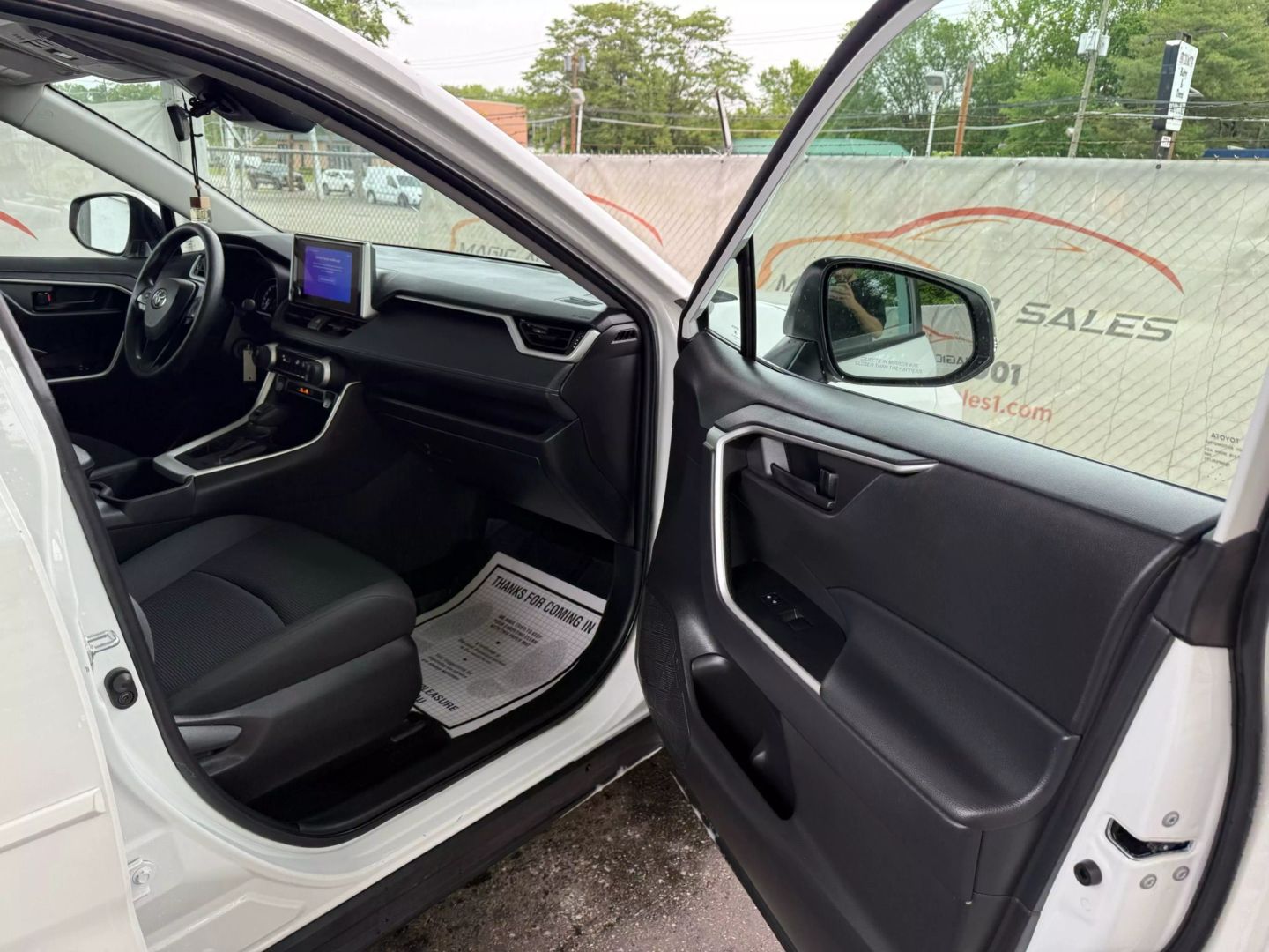 2024 Toyota Rav4 - Image 24