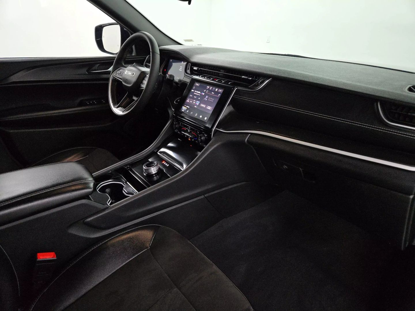 2023 Jeep Grand Cherokee L - Image 27
