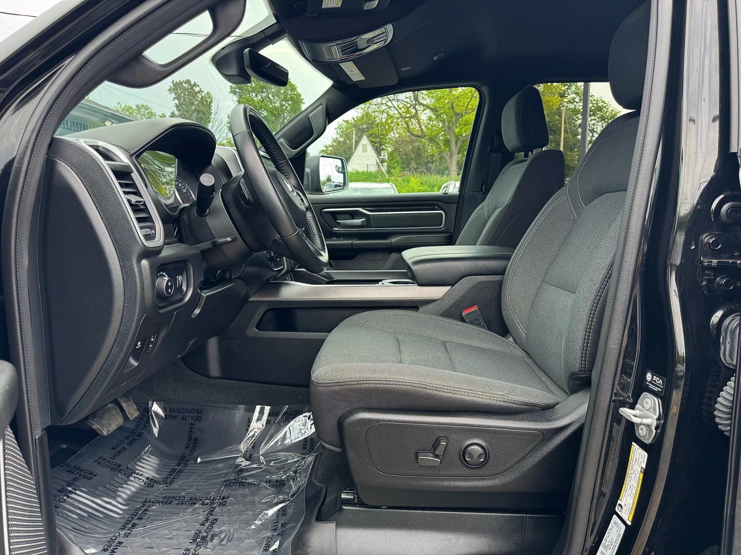2022 Ram 1500 Crew Cab - Image 21