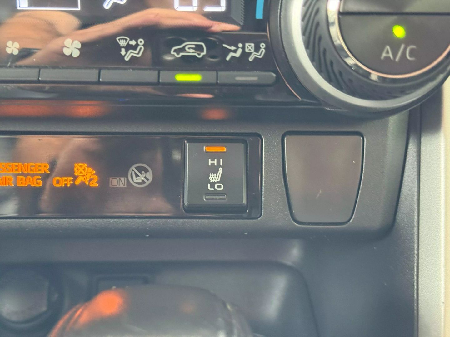 2019 Toyota Rav4 - Image 30