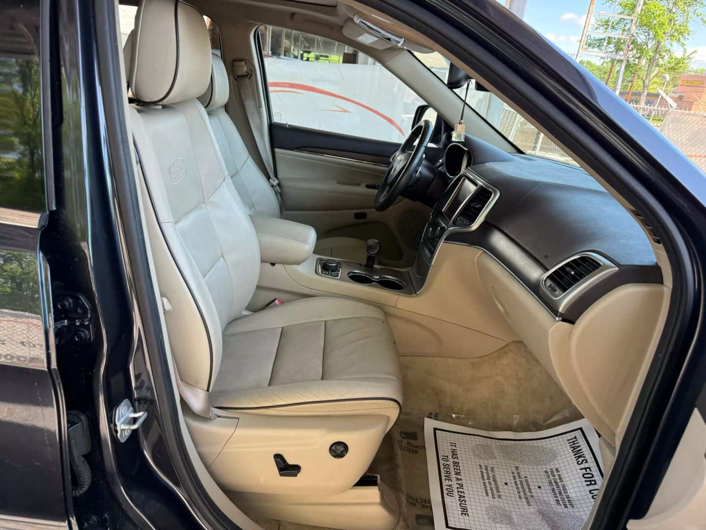 2015 Jeep Grand Cherokee - Image 25