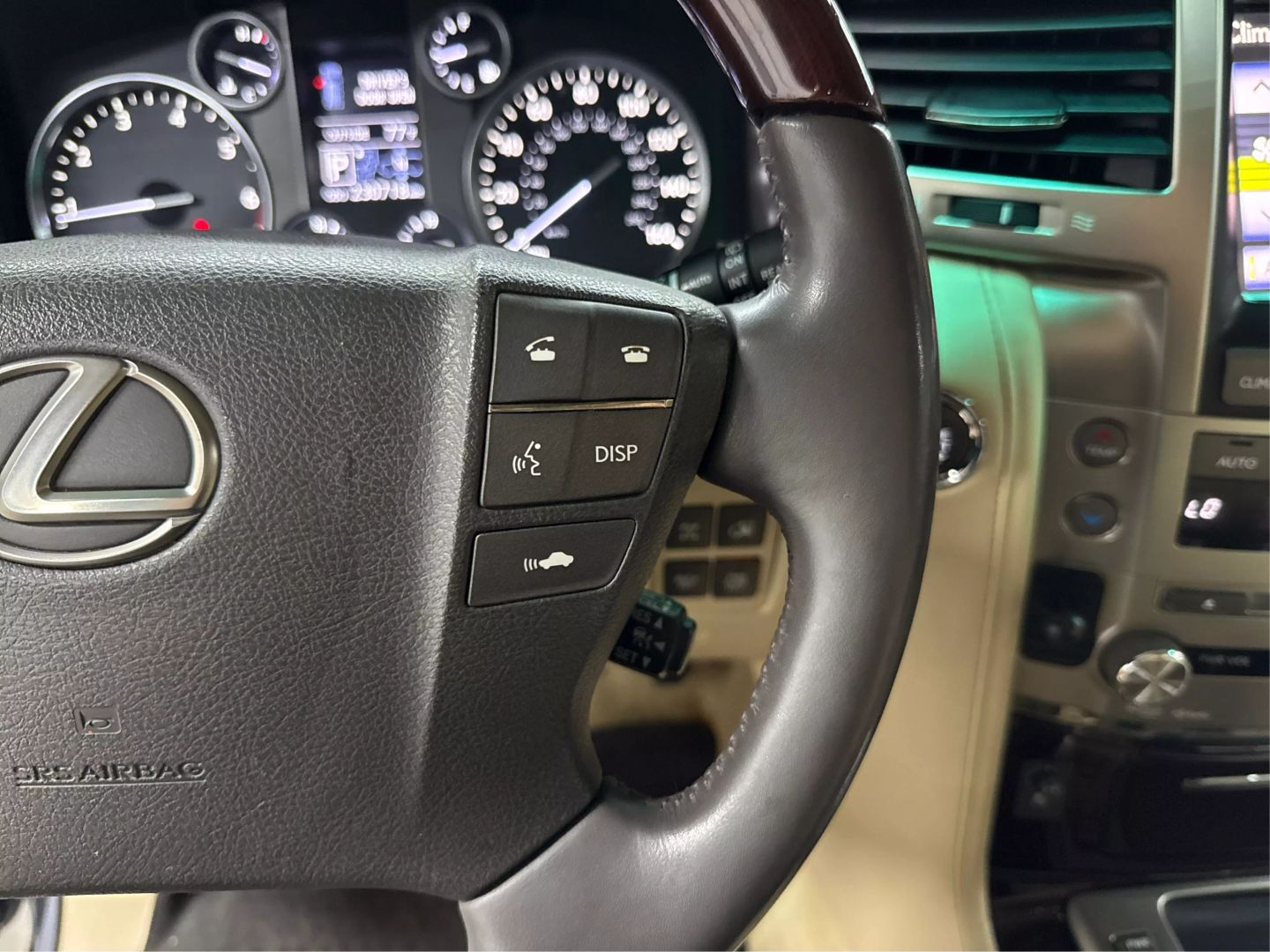 2013 Lexus Lx - Image 26
