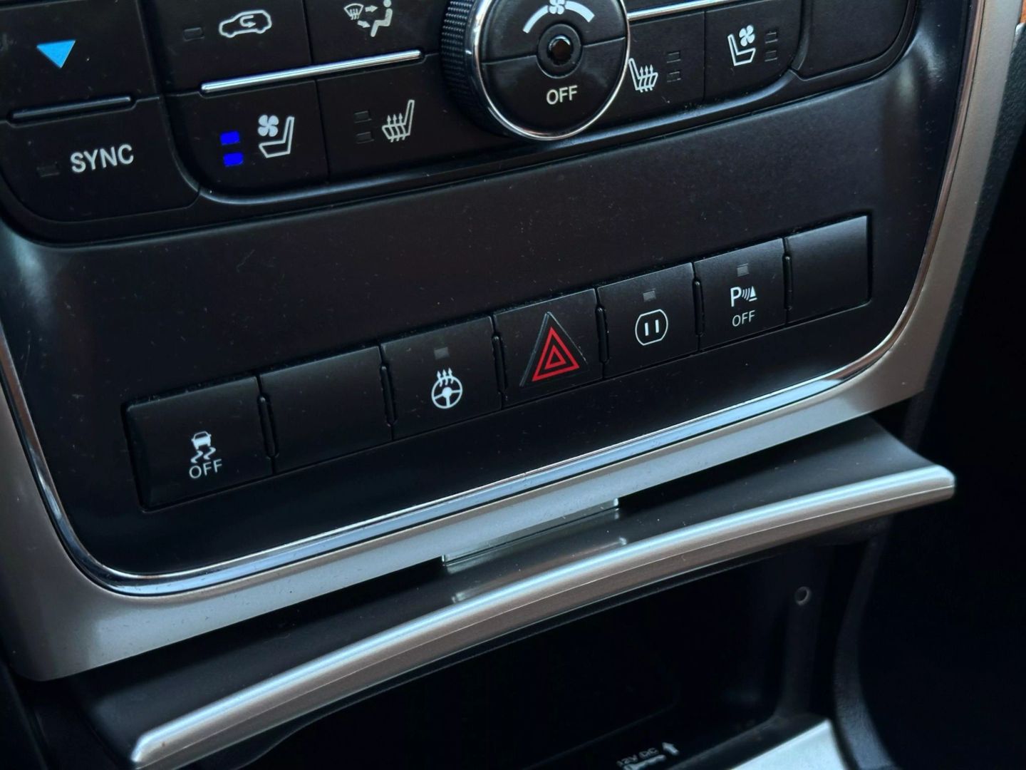 2011 Jeep Grand Cherokee - Image 39