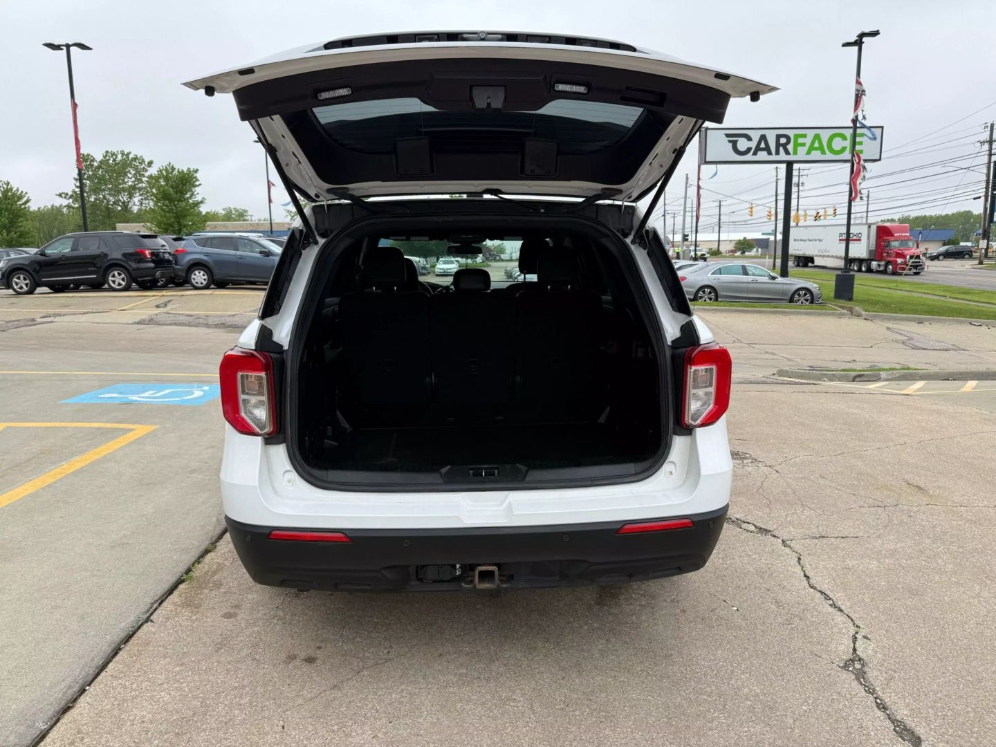 2021 Ford Explorer - Image 11