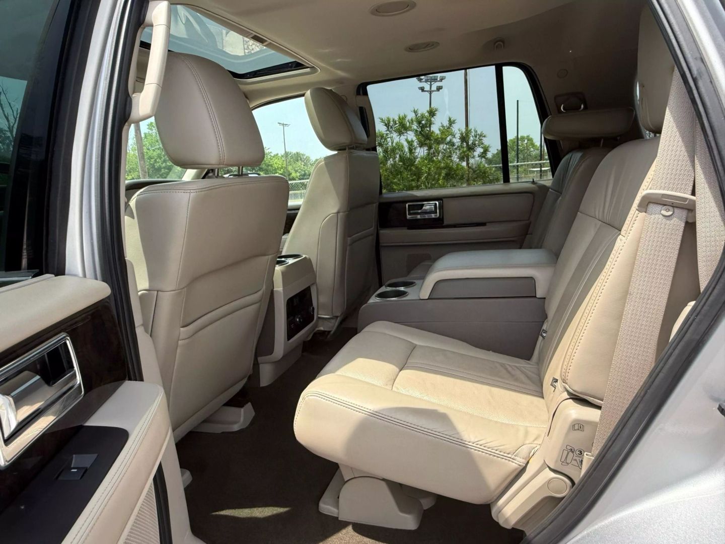 2015 Lincoln Navigator - Image 8