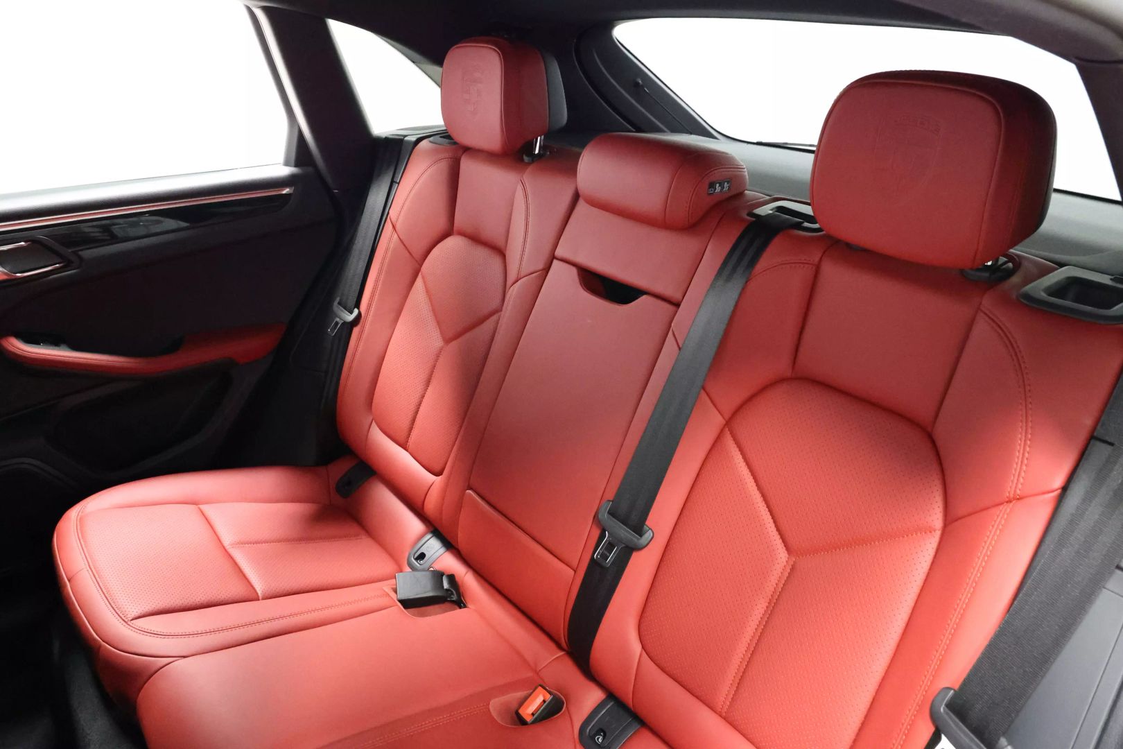 2021 Porsche Macan - Image 48