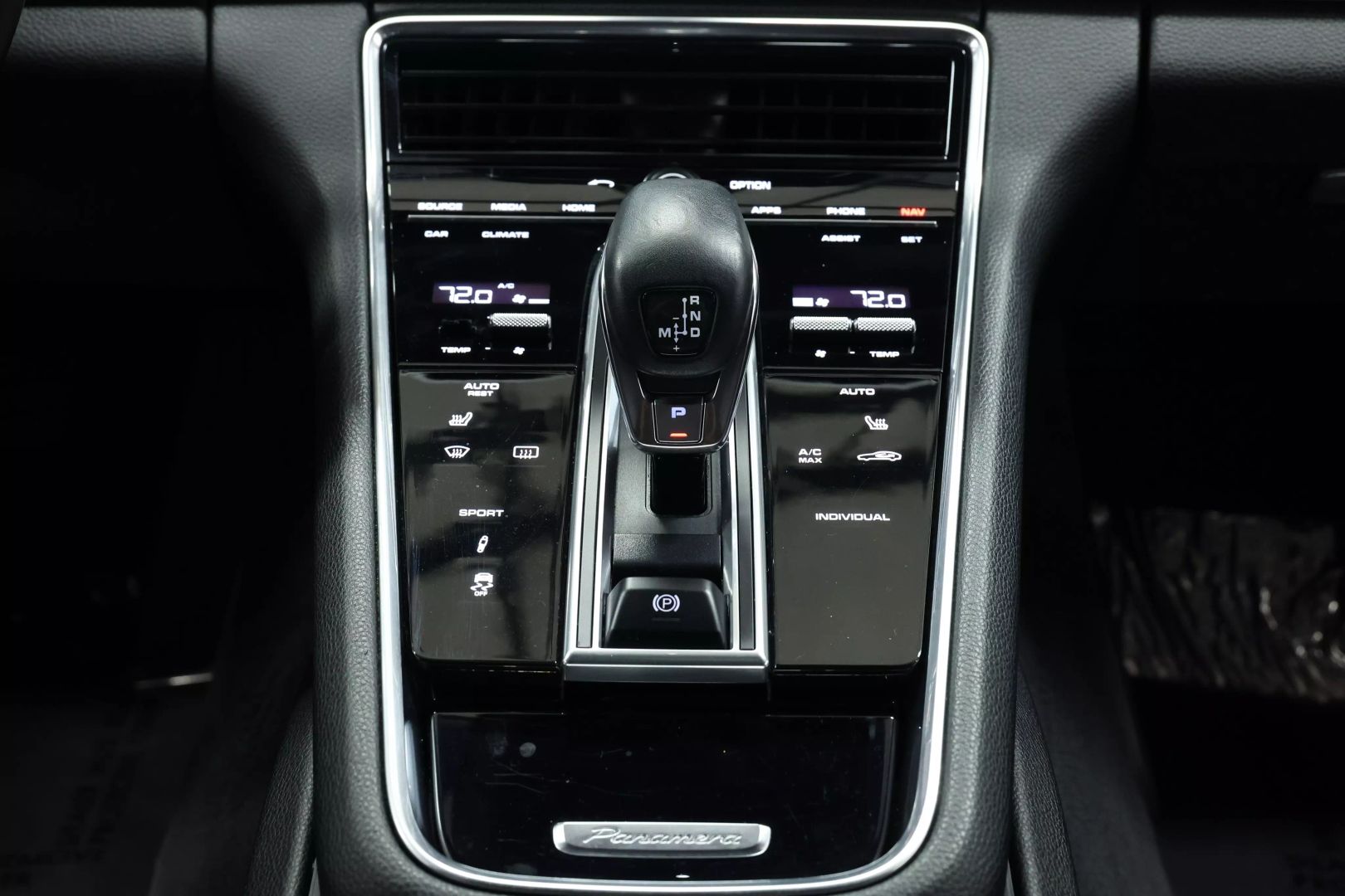 2018 Porsche Panamera - Image 36