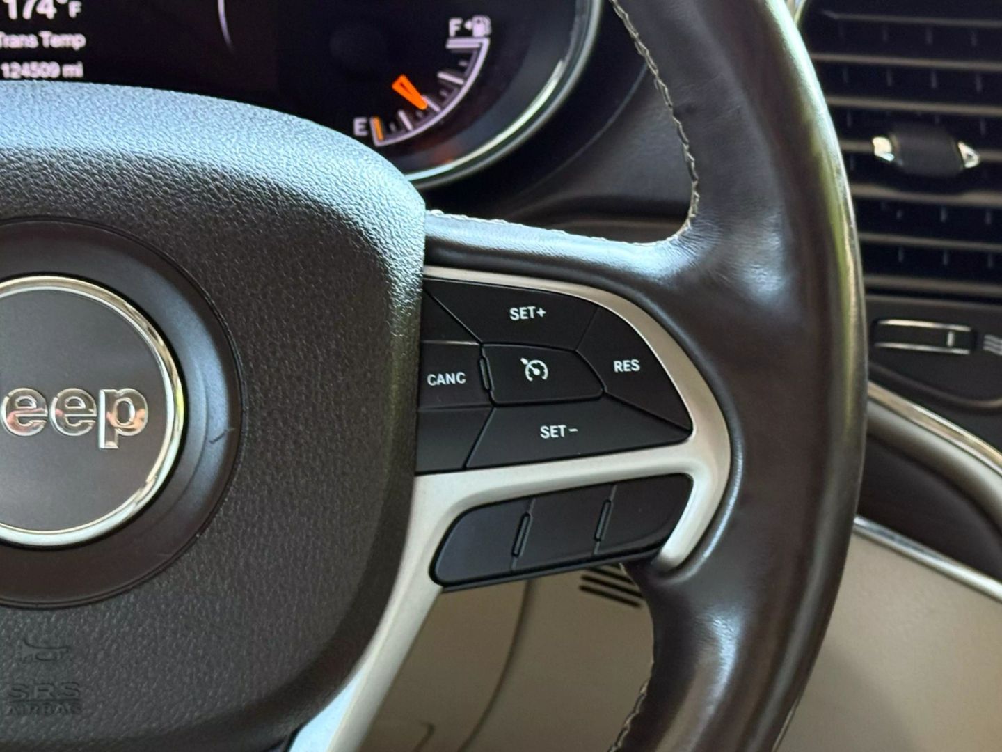 2018 Jeep Grand Cherokee - Image 38