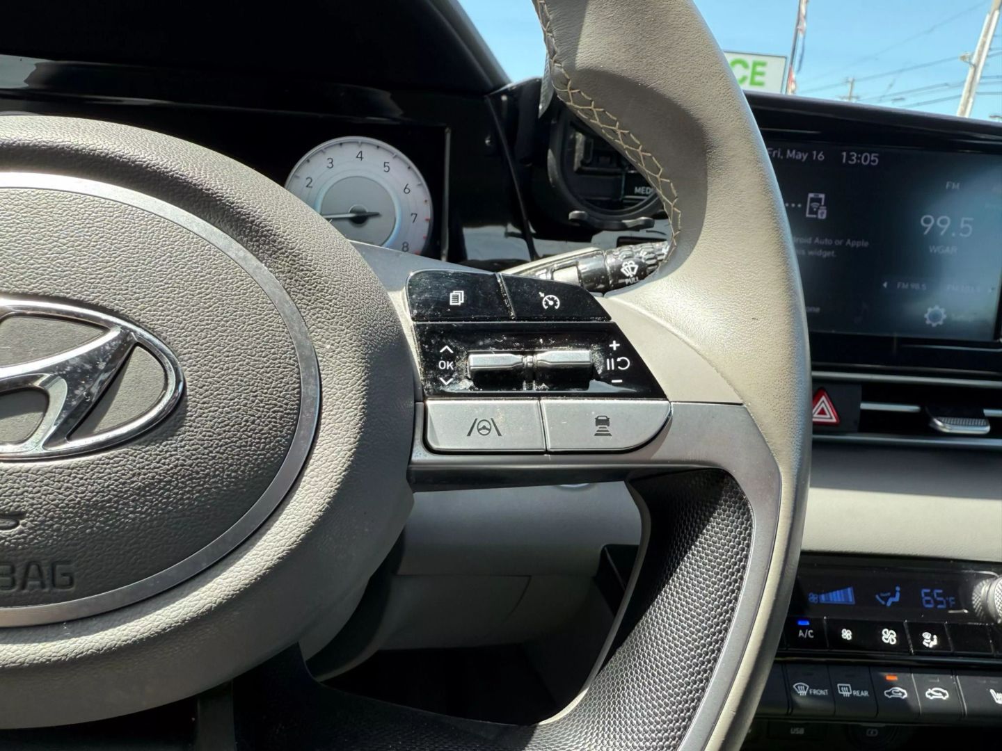 2021 Hyundai Elantra - Image 27
