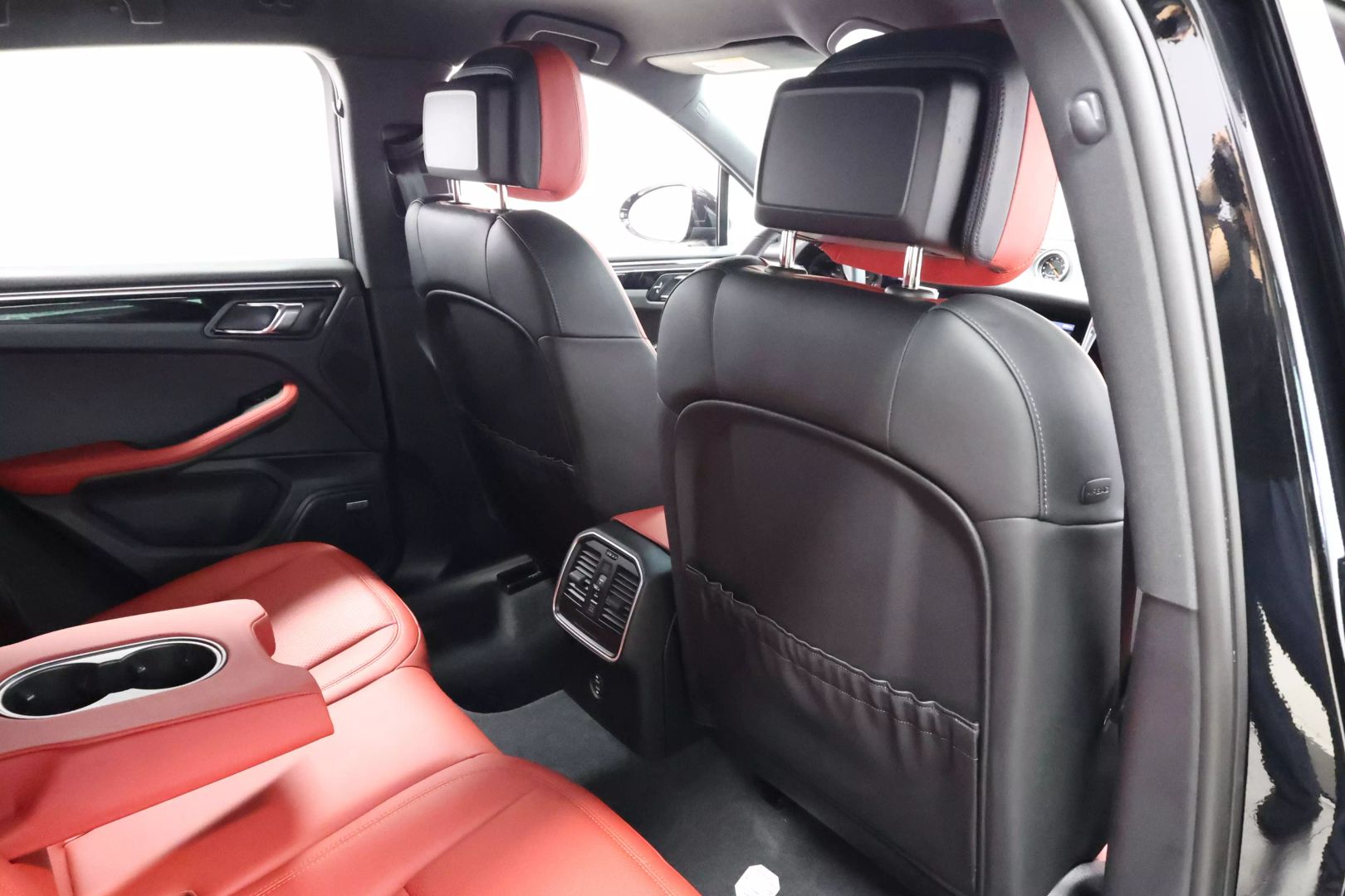 2021 Porsche Macan - Image 75