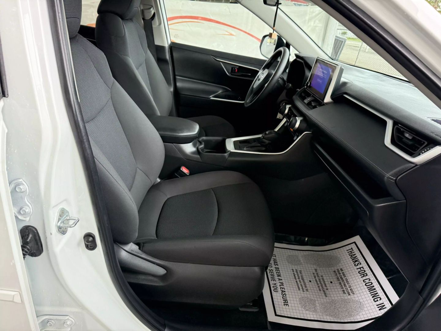 2024 Toyota Rav4 - Image 25