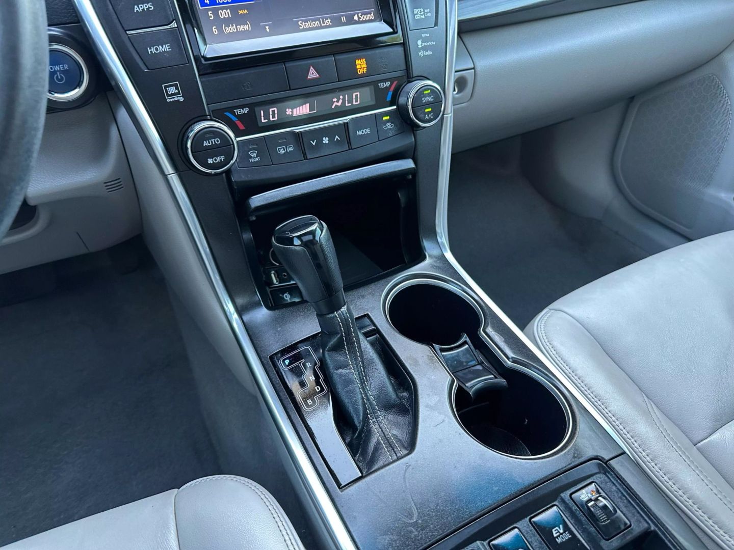 2015 Toyota Camry - Image 50