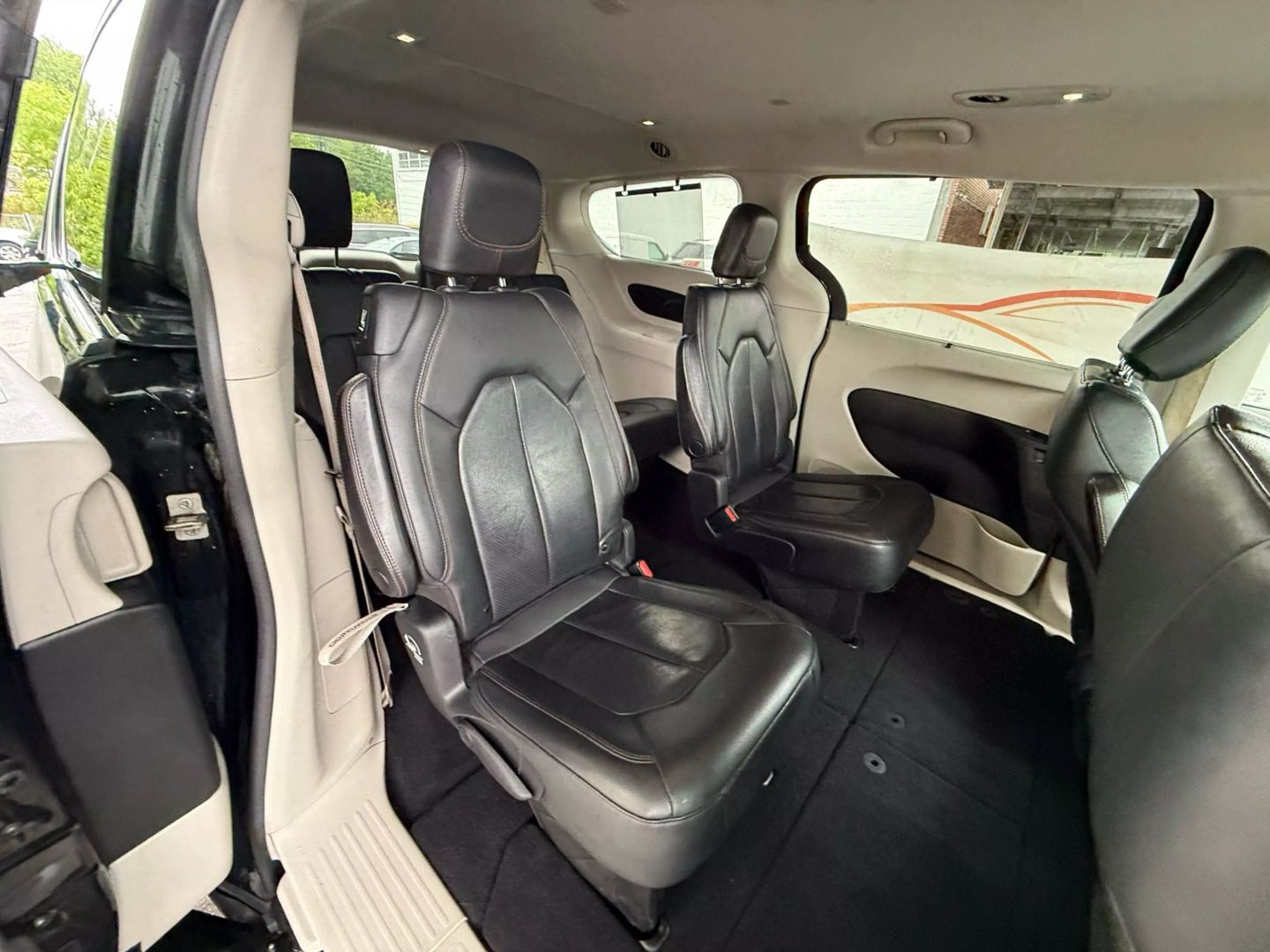 2020 Chrysler Pacifica - Image 25