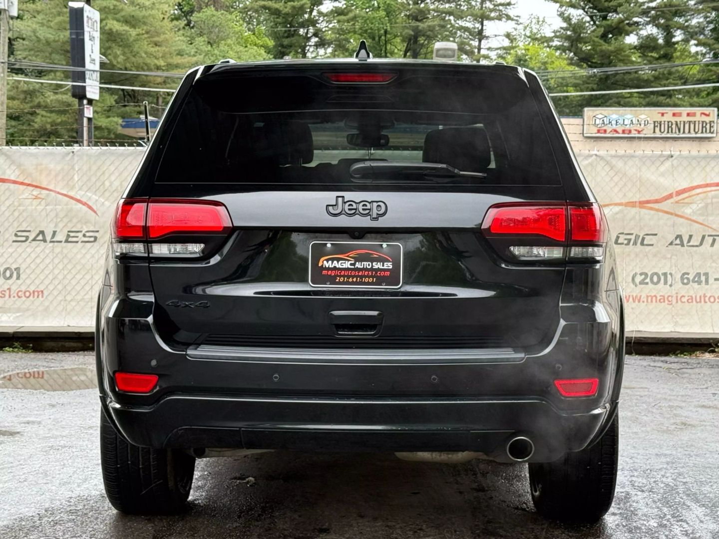 2018 Jeep Grand Cherokee - Image 10