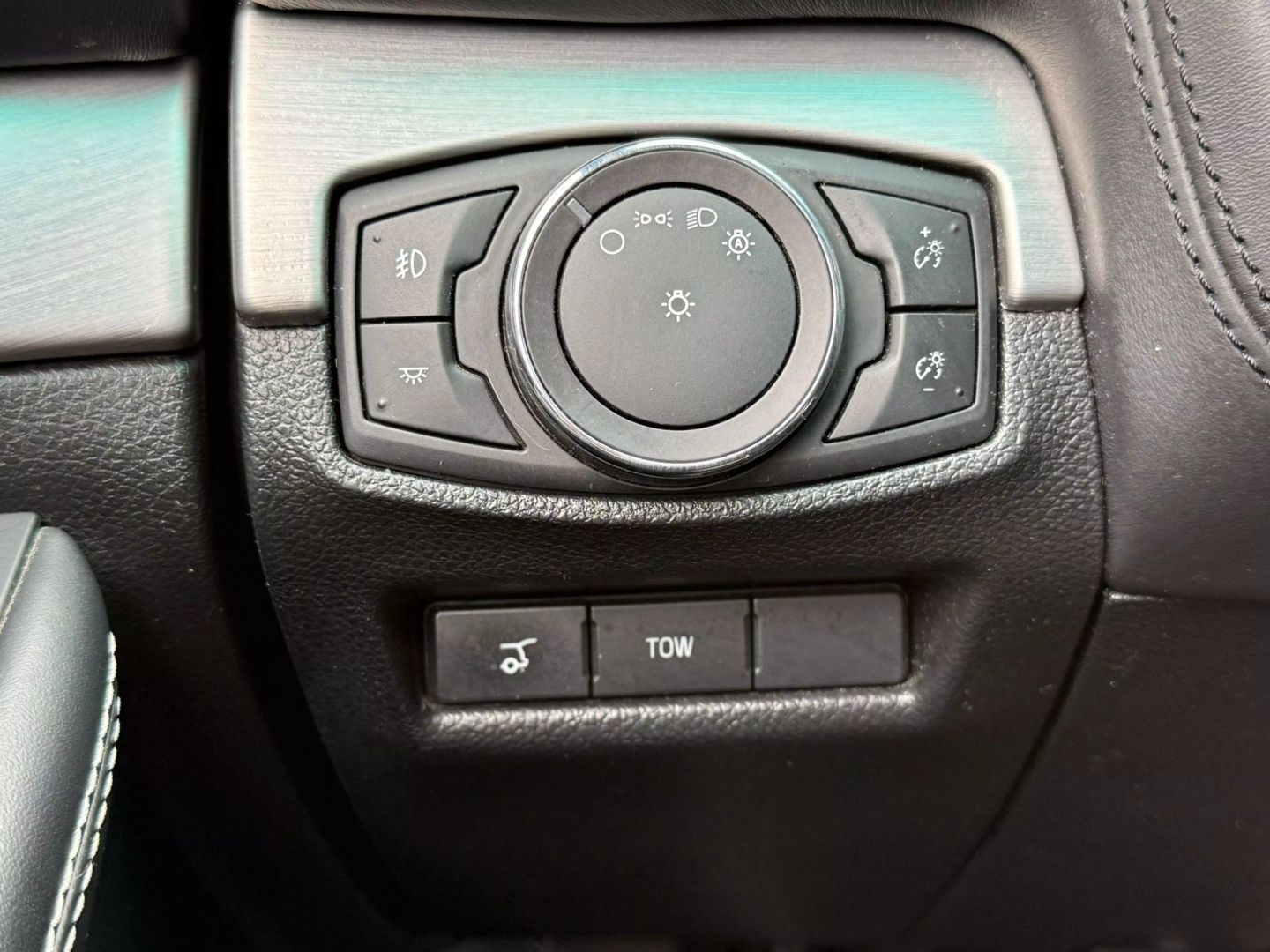 2017 Ford Explorer - Image 53